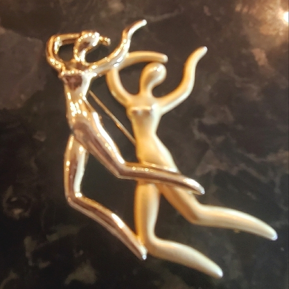 Jumping People Vintage Brooch. 🌴 - Picture 2 of 5
